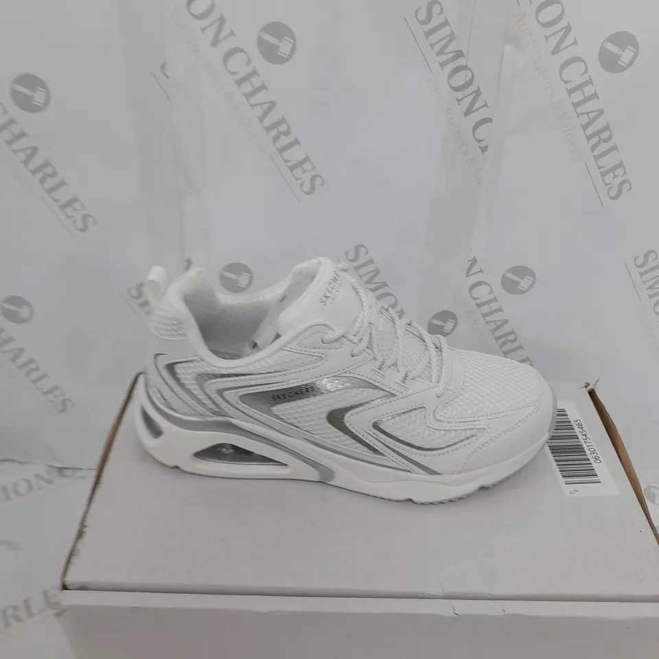 BOXED PAIR OF SKETCHERS AIR VISION TRAINER WHITE SIZE 5