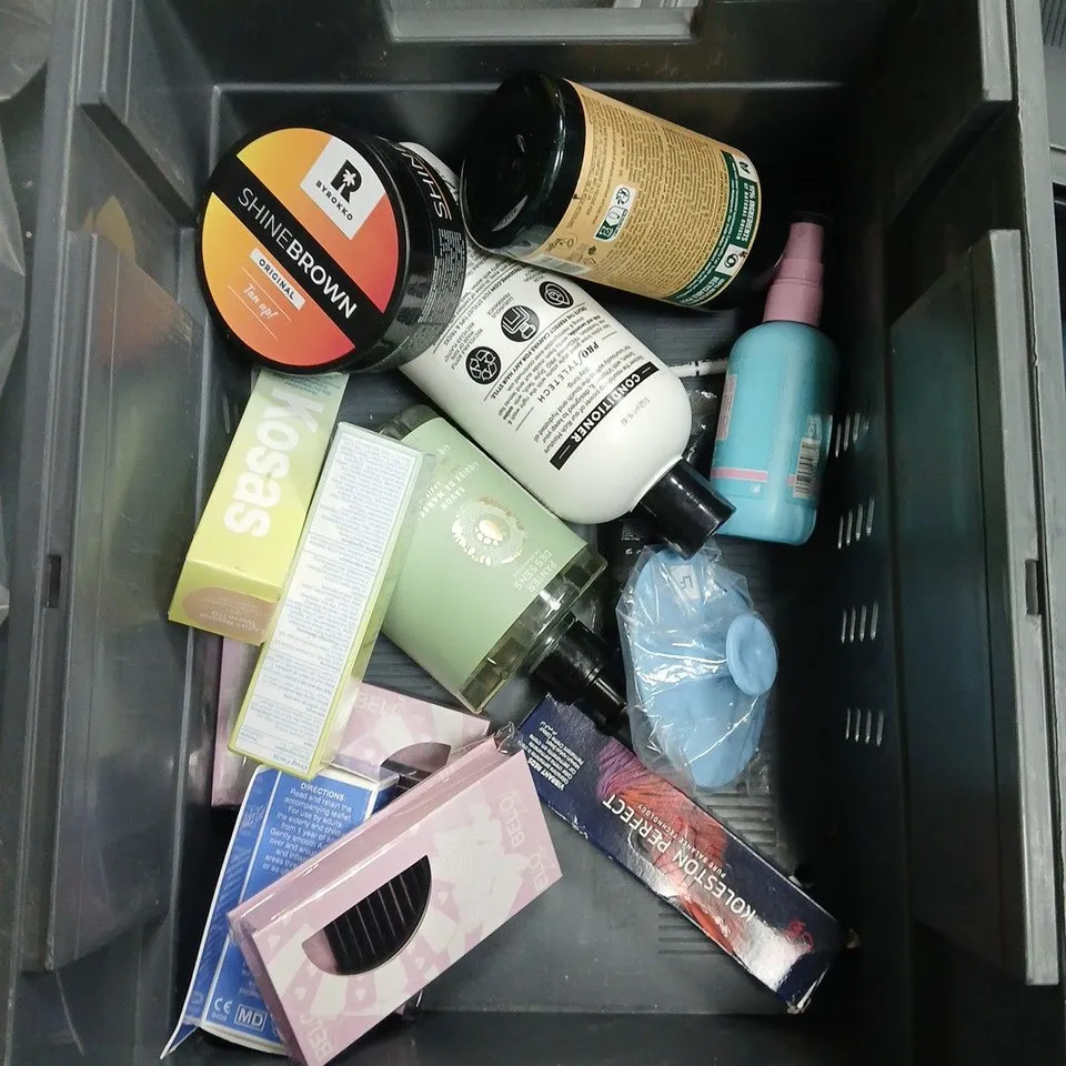 APPROXIMATEY 20 ASSORTED HEALTH AND BEAUTY PRODUCTS TO INCLUDE COLGATE TOOTHPASTE, RADOX FOR MEN SHOWER GEL AND HAIR BURST SHAMPOO