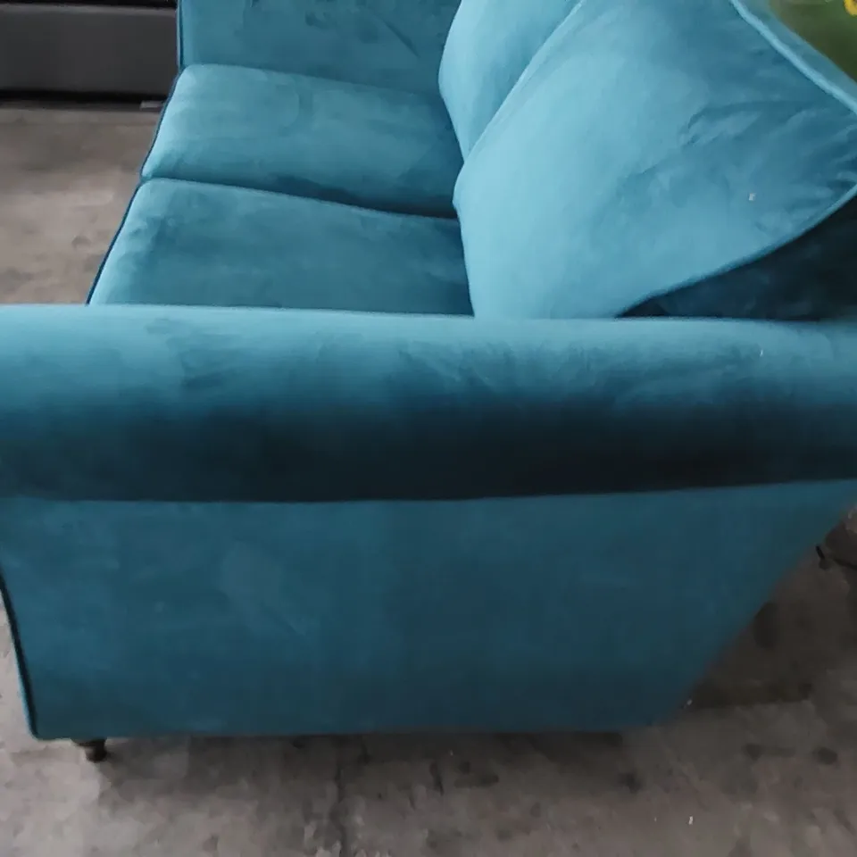 DESIGNER 2 PIECE SOFA WITH WOODEN FEET IN TEAL 