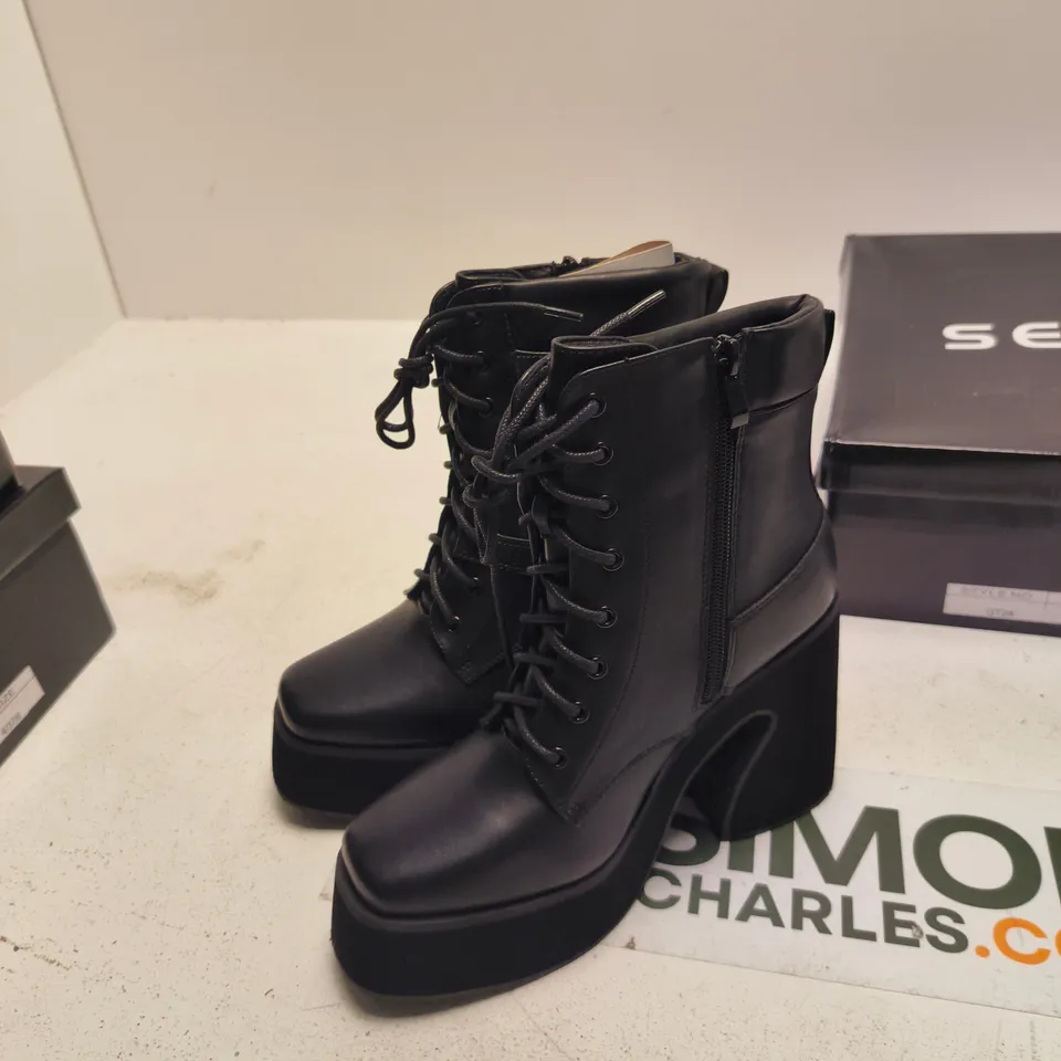 WOMEN'S BLACK PU LACE-UP PLATFORM ANKLE BOOTS – UK4 (EU37) GT24 