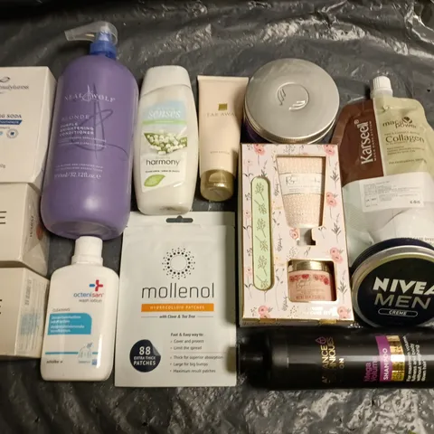 LOT OF APPROXIMATELY 18 ASSORTED HEALTH AND BEAUTY ITEMS TO INCLUDE BODYSHOP, SIMPLE AND NIVEA MEN