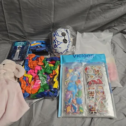 TOTE OF APPROXIMATELY 10 ASSORTED TOYS AND GAMES TO INCLUDE HOT WHEELS, TAROT CARDS AND TEDDIES