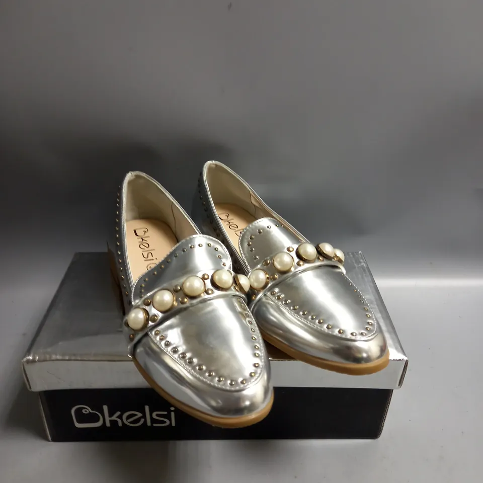 BOXED KELSI LADIES FLAT SHOES SILVER WITH BEADING DETAIL. SIZE 3