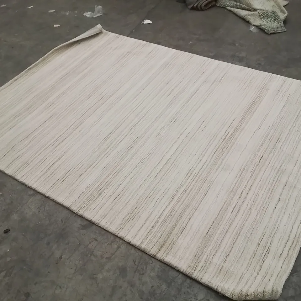 QUALITY DESIGNER AREA RUG - APPROXIMATELY 290X200CM