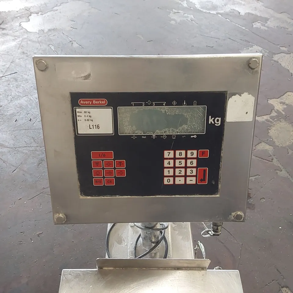 AVERY BERKEL L116 PORTABLE SCALE