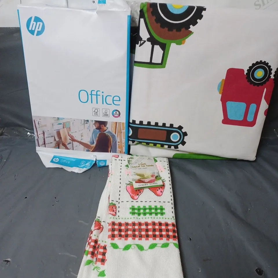 APPROXIMATELY 15 HOUSEHOLD ITEMS TO INCLUDE TEA TOWELS, BEDDING AND PRINTING PAPER
