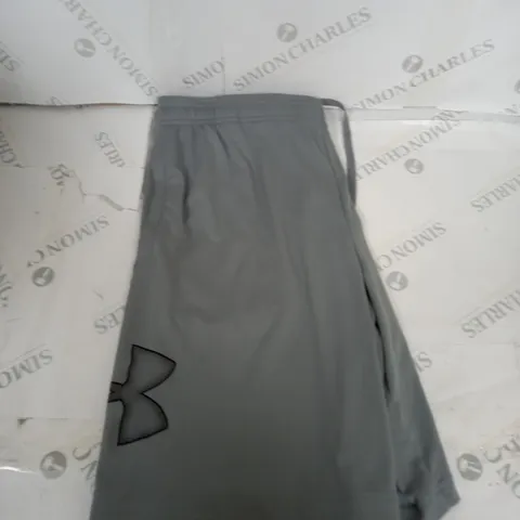 UNDER ARMOUR CASUAL SHORTS SIZE XL