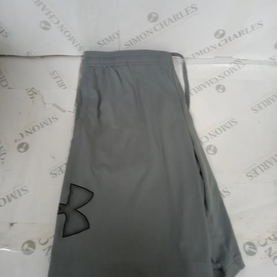 UNDER ARMOUR CASUAL SHORTS SIZE XL
