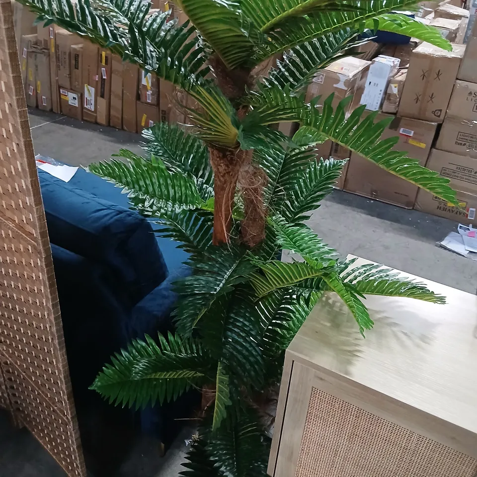 ARTIFICIAL PALM PLANT WITH LARGE FRONDS – INDOOR DECOR 