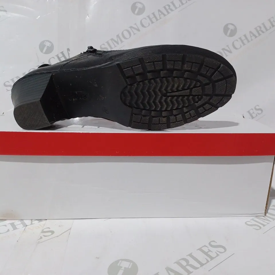 BOXED PAIR OF RIEKER ANTISTRESS BOOT BLACK SIZE 5 