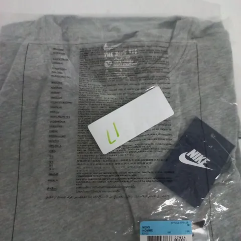 NIKE MEN'S TβSHIRT β GREY ATHLETIC CUT, SIZE M