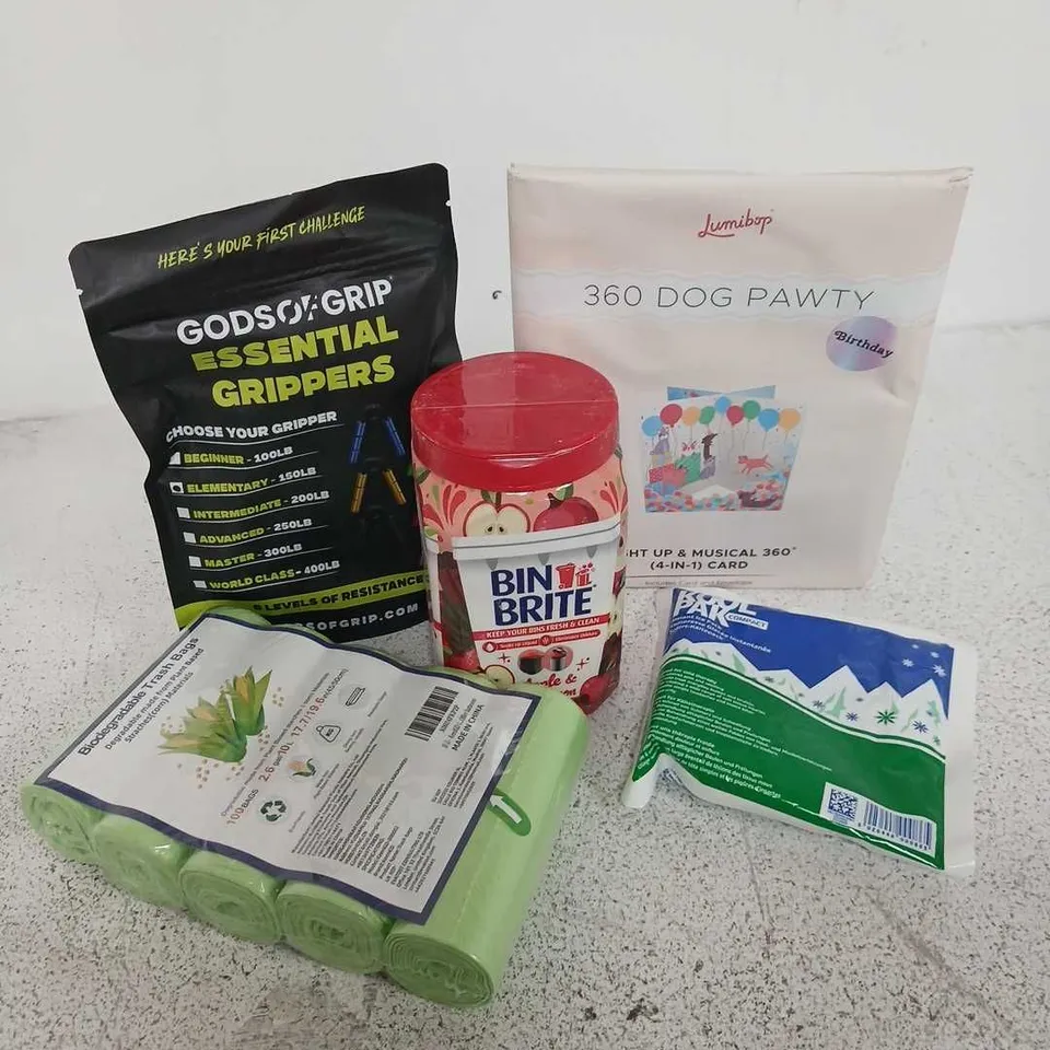 APPROXIMATELY 12 ASSORTED HOUSEHOLD ITEMS TO INCLUDE ESSENTIAL GRIPPERS, BIN BRITE, TRASH BAG, ETC