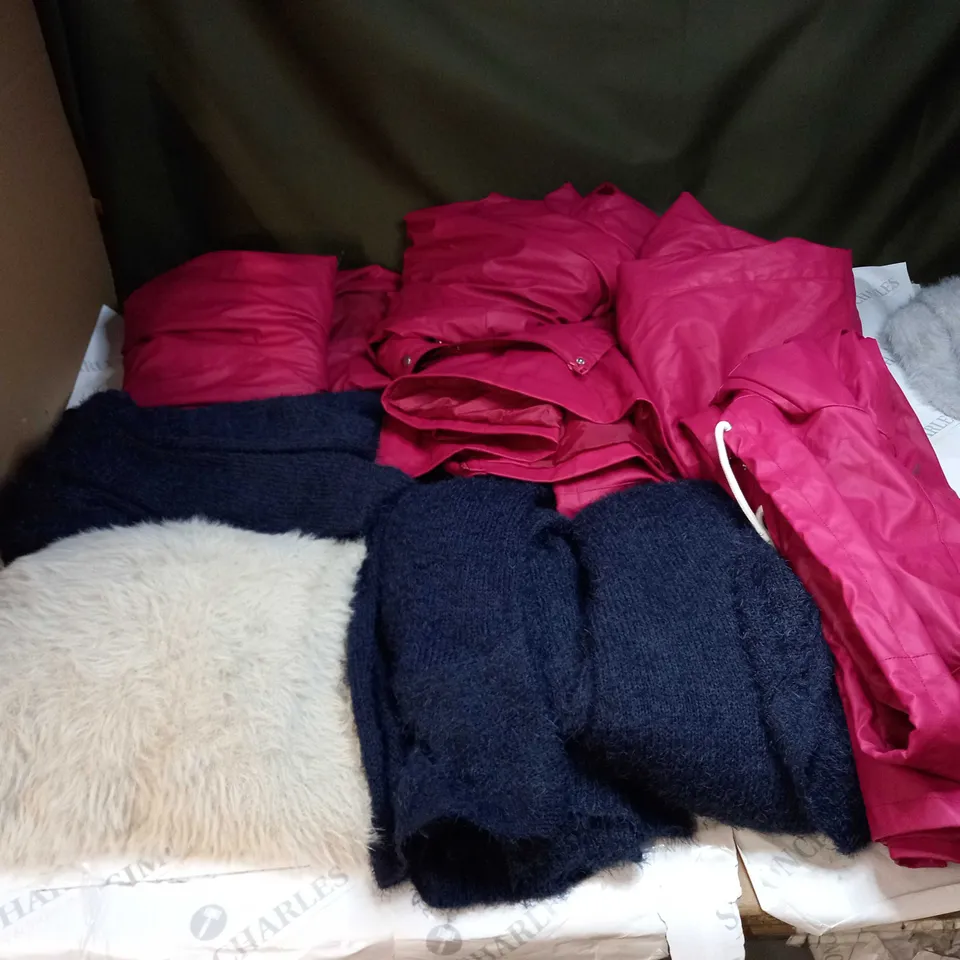 BAG OF APPROX 10 ASSORTED CLOTHING ITEMS TO INCLUDE - MAISON DE NIMES 