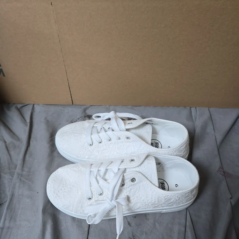 URBAN JACKS WHITE LACE-UP SNEAKERS, UK 6