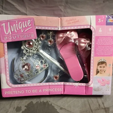 UNIQUE BOUTIQUE PRINCESS DRESS-UP SET WITH TIARA AND PINK ACCESSORY (3+)