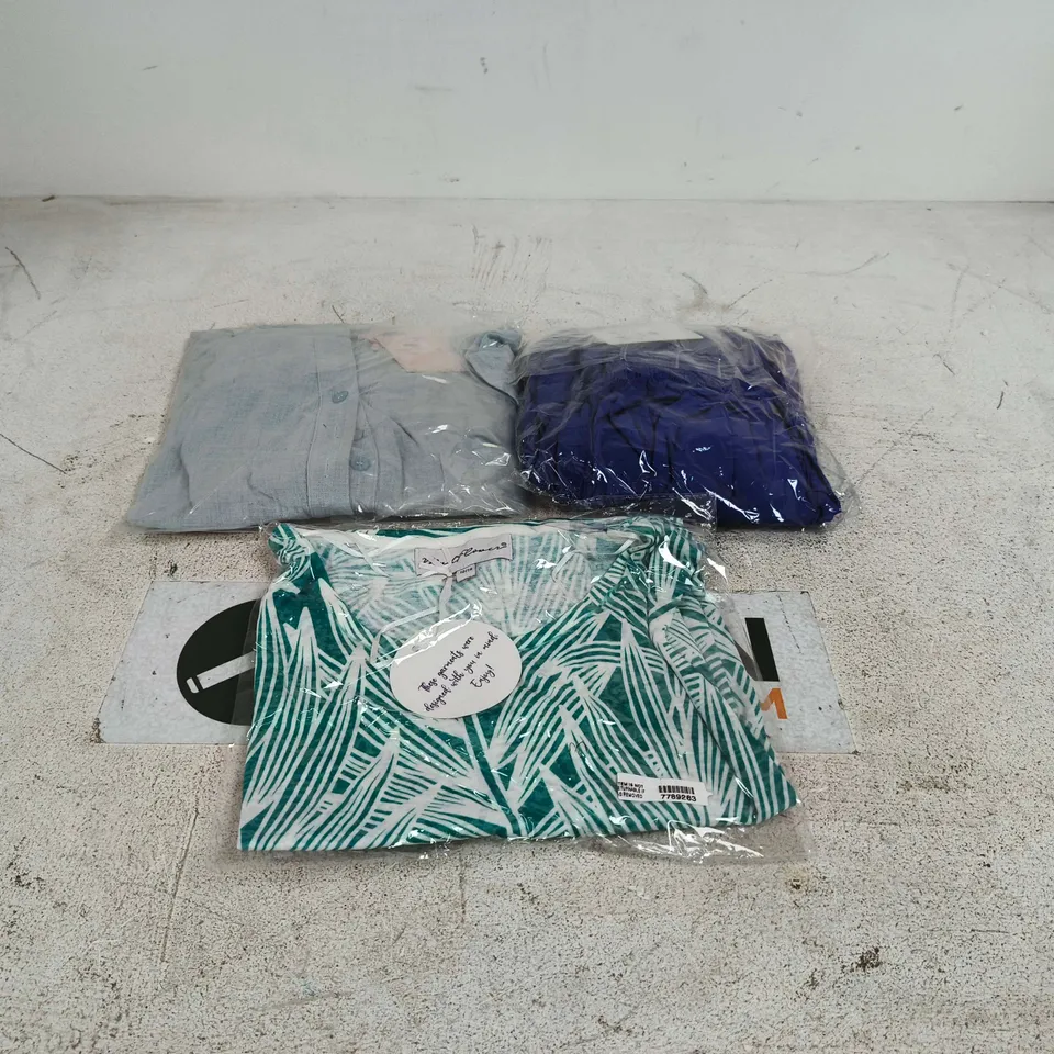 BOX OF APPROXIMATELY 20 ASSORTED CLOTHING ITEMS TO INCLUDE LA MAREY, MUD FLOWER ETC