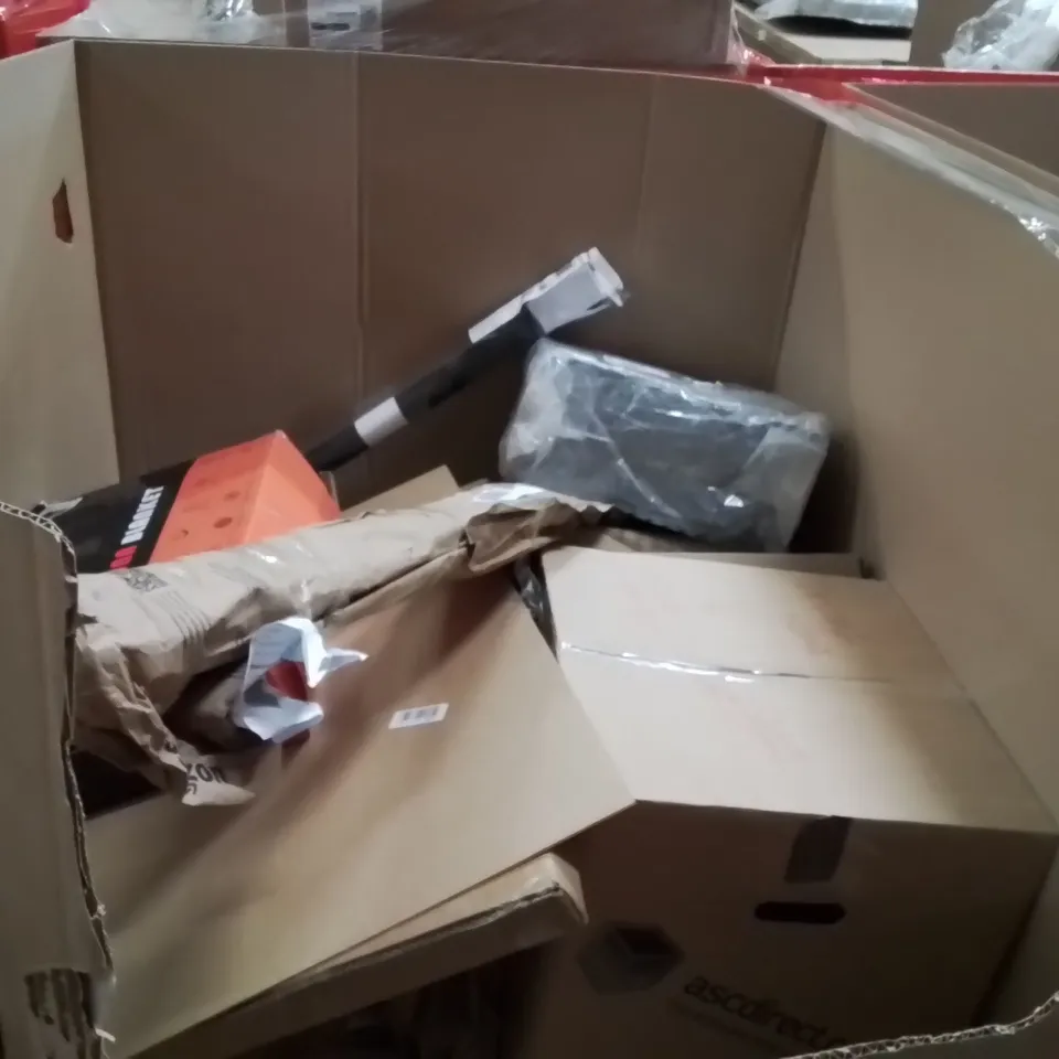 PALLET OF ASSORTED HOUSEHOLD GOODS AND PRODUCTS TO INCLUDE;TOILET SEAT COVER,FIRE GUARD,KIDS CAR