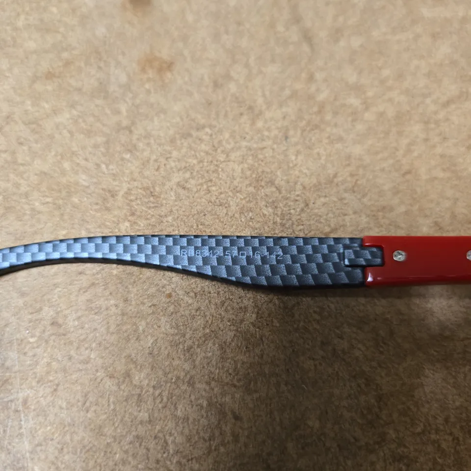 BOXED RAY-BAN SUNGLASSES – BLACK WAYFARER-STYLE FRAME WITH FERRARI PATTERNED TEMPLES