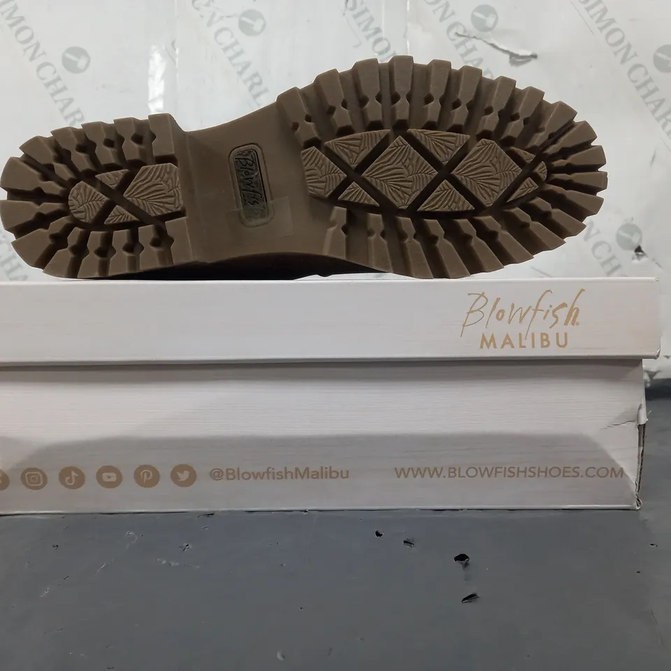 BOXED PAIR OF BLOWFISH MALIBU ANKLE BOOTS IN ALMOND SIZE 7