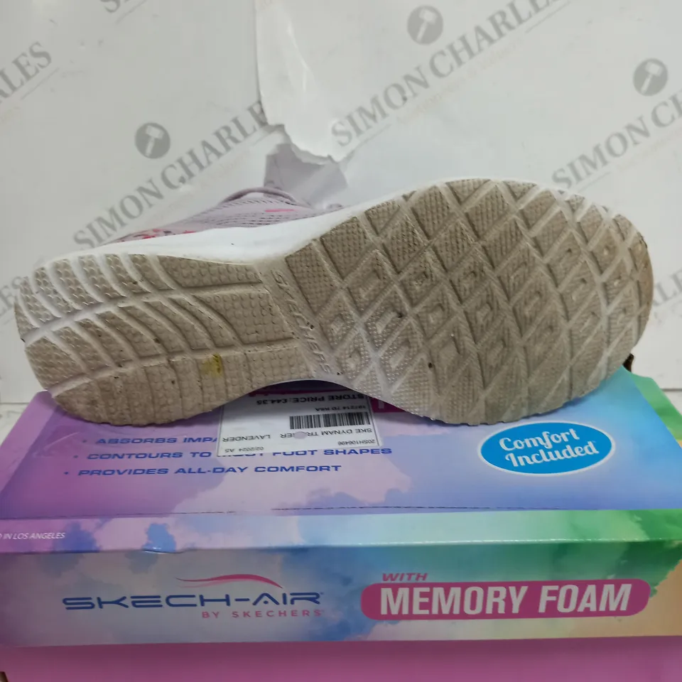 BOXED SKETCHERS MEMORY FOAM SHOES - SIZE 6.5