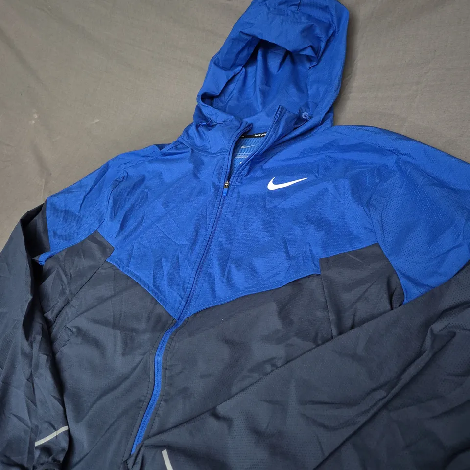 NIKE RUNNING LIGHTWEIGHT JACKET SIZE SMALL