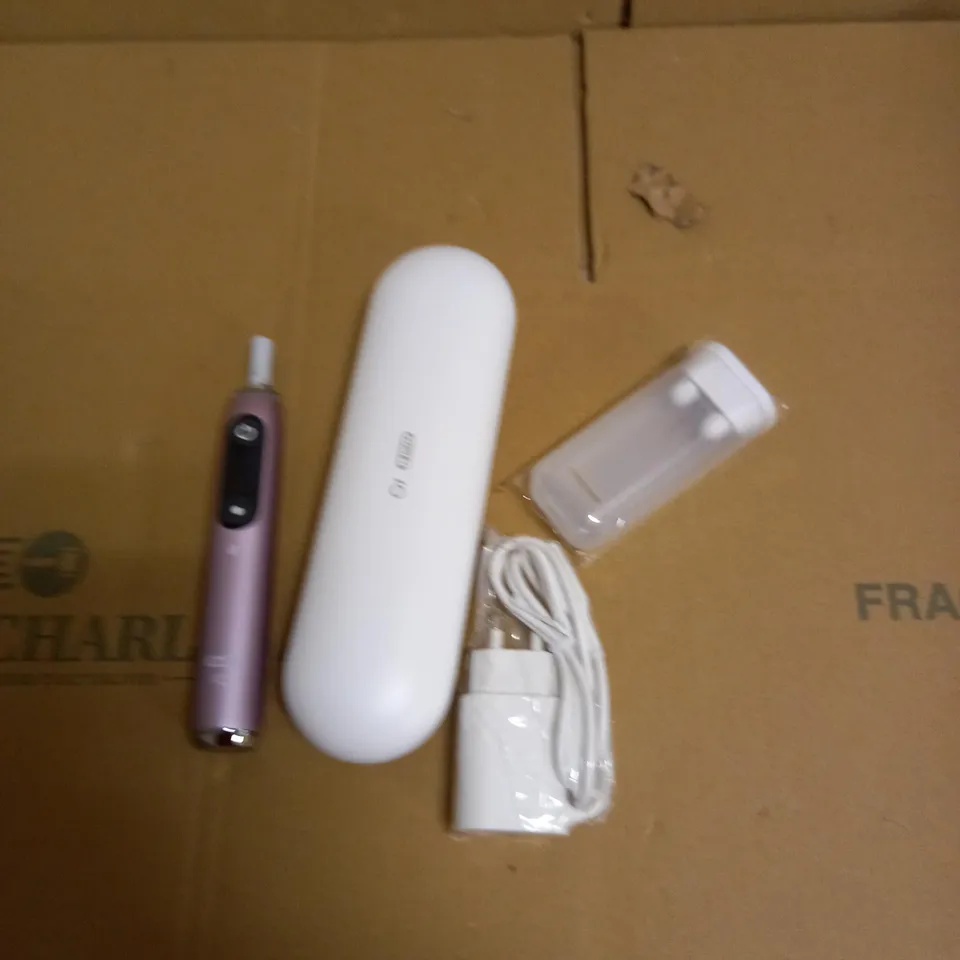 ORAL-B IO9 ELECTRIC TOOTHBRUSH