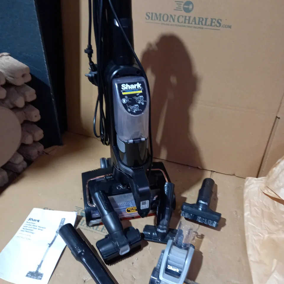 SHARK CORDED STICK VACUUM HZ500UKT