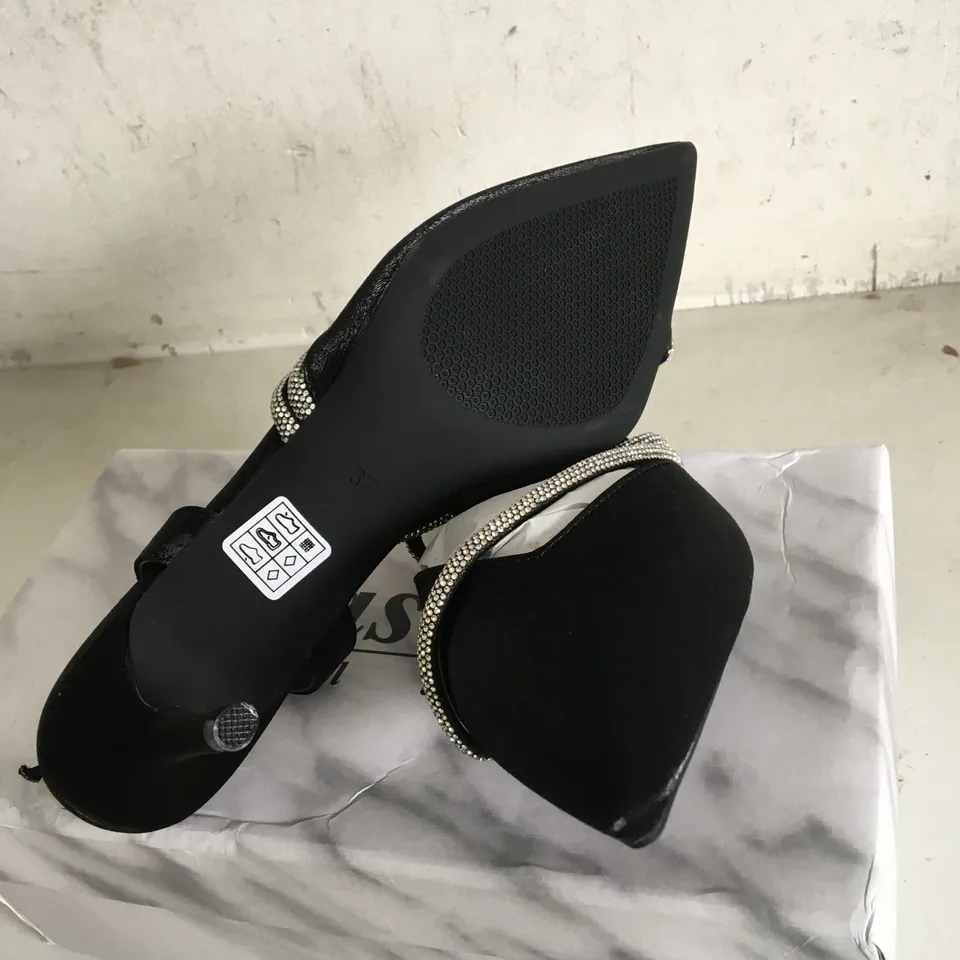 BOXED PAIR OF SIZE 37 SEASTAR ITALIAN STYLE MID HEELS