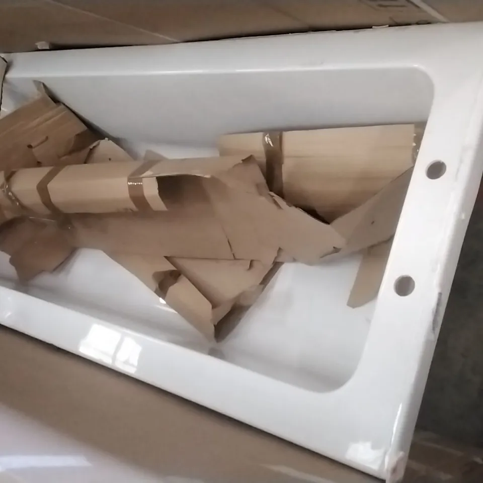 RECTANGULAR BATH WHITE