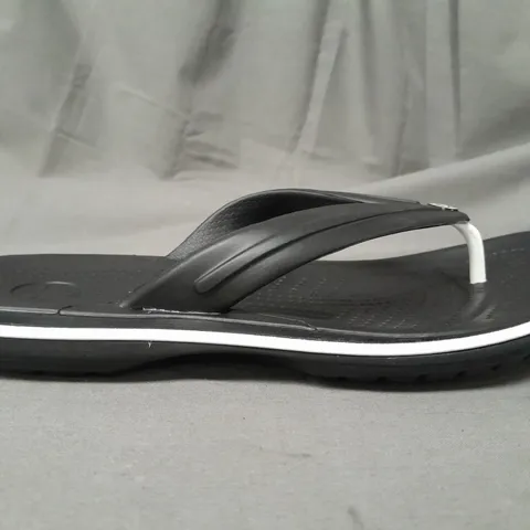 PAIR OF CROCS CROCBAND FLIP-FLOPS IN BLACK UK SIZE M5/W6