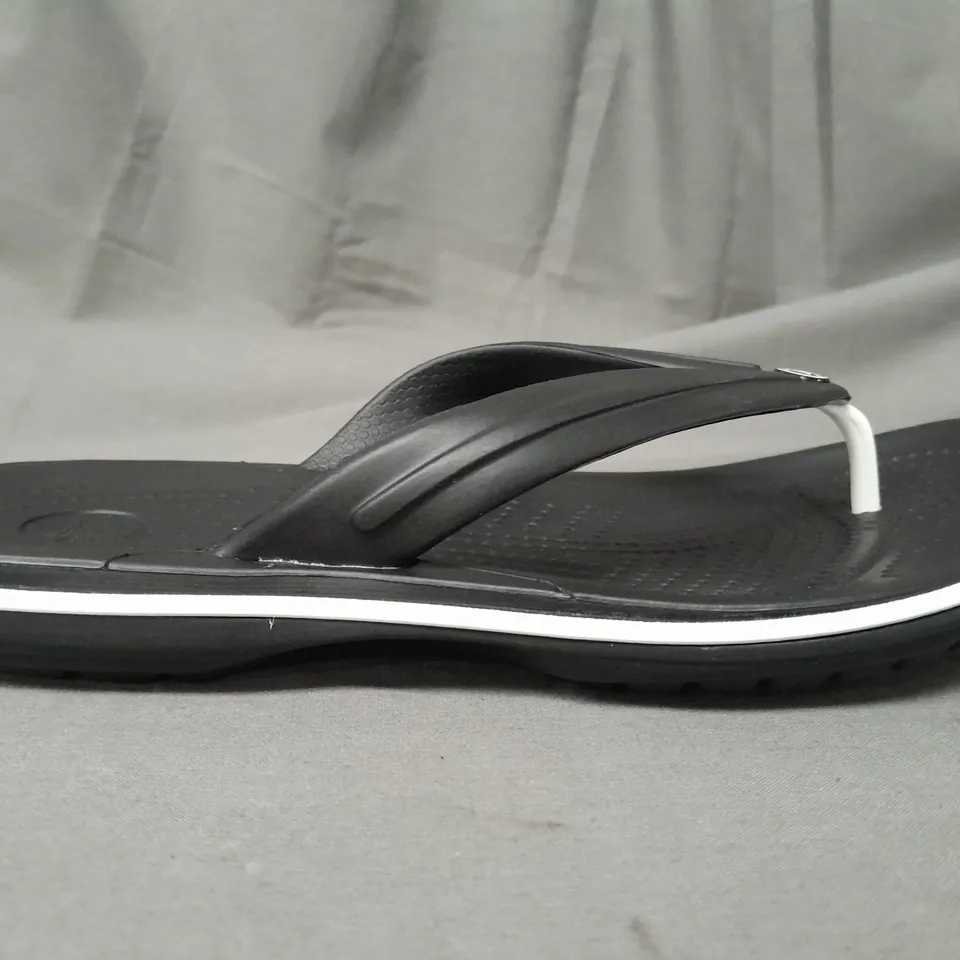 PAIR OF CROCS CROCBAND FLIP-FLOPS IN BLACK UK SIZE M5/W6