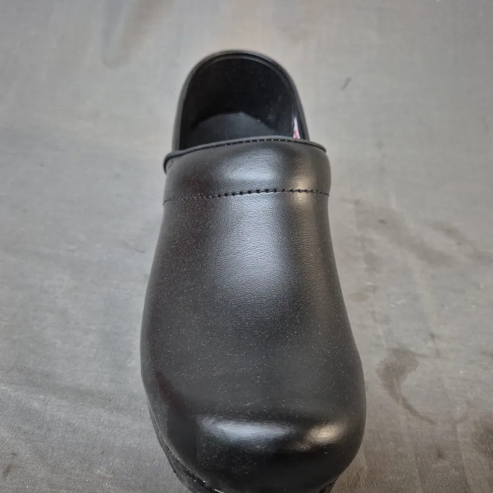 BOXED PAIR OF SANITA SHOES IN BLACK EU SIZE 38