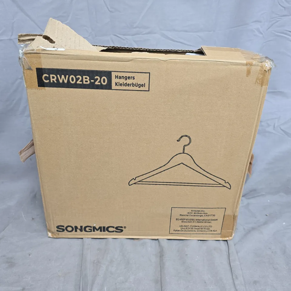 LARGE QUANTITY OF CLOTHING HANGERS