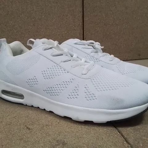PAIR OF SIZE 10 RUNNING SHOES/TRAINERS
