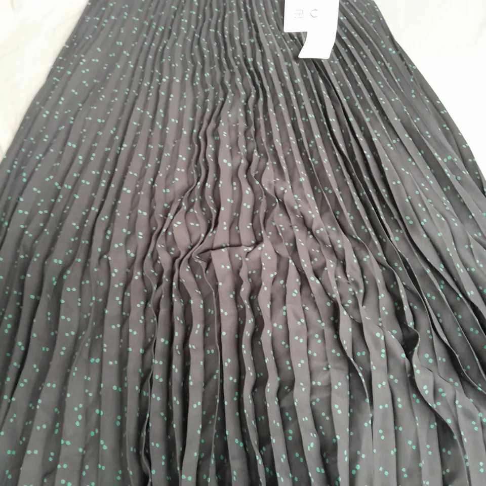UNI QLO WOMEN PLEATED SKIRT - S