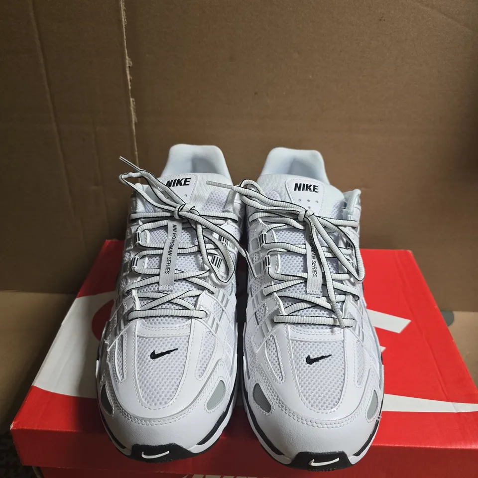 BOXED PAIR OF NIKE P-6000 TRAINERS – WHITE/METALLIC SILVER, UK 9.5 