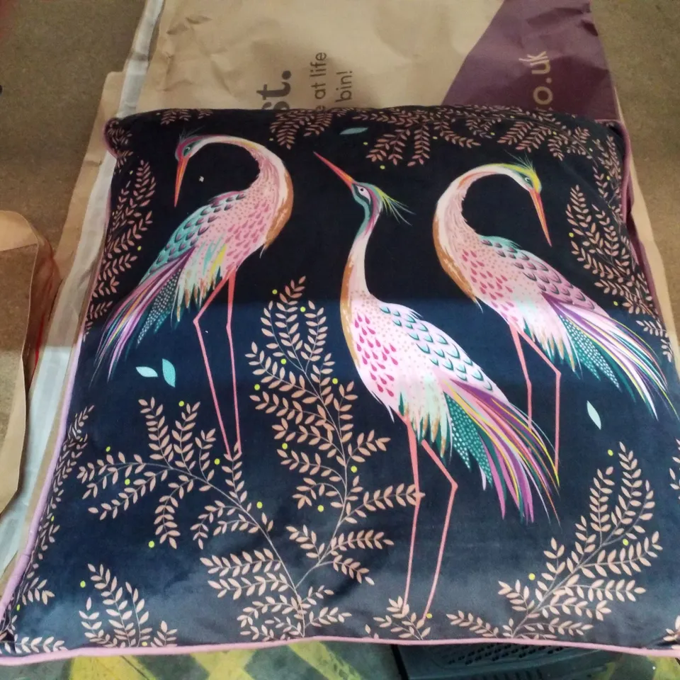 DANCING CRANES MIDNIGHT 50×50CM FEATHER CUSHION