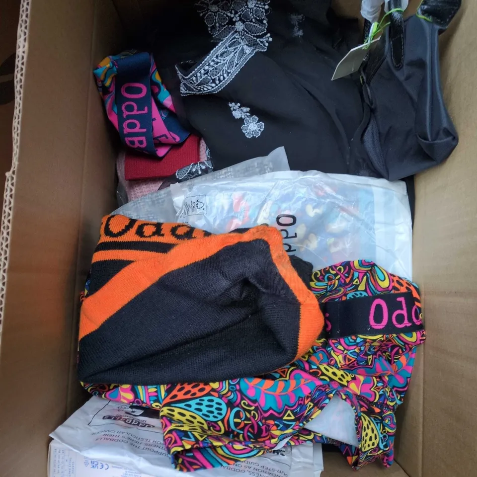 APPROXIMATELY 20 ASSORTED CLOTHING PRODUCTS IN VARIOUS STYLES & SIZES TO INCLUDE JUMPERS, UNDERWEAR, DRESSES ETC