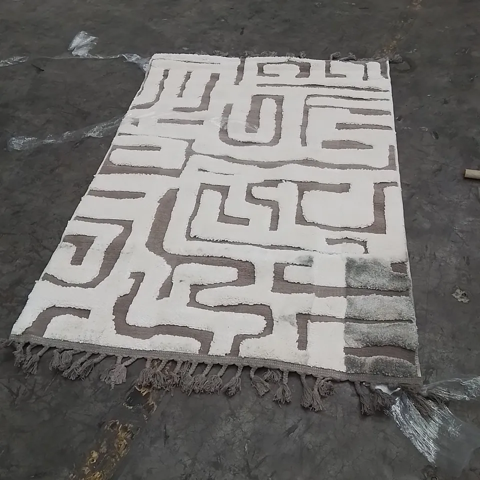 QUALITY DESIGNER AREA RUG - APPROXIMATELY 180X120CM