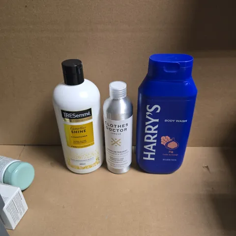 APPROXIMATELY 15 ASSORTED HEALTH & BEAUTY PRODUCTS TO INCLUDE TRESEMME LAMELLAR SHINE, HARRYS BODY WASH, CLOTHES DOCTOR LIQUID DETERRGENT ETC - COLLECTION ONLY
