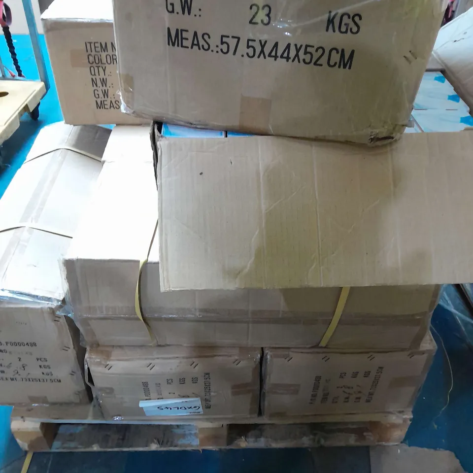 PALLET OF APPROXIMATELY 130 ASSORTED LIGHTING ITEMS TO INCLUDE - EMCOLITE DOWNLIGHTS PL405 , EMCOLITE DOWNLIGHTS GU1SFP , EMCOLITE STEEL DOWNLIGHT PL 405 ETC - COLLECTION ONLY