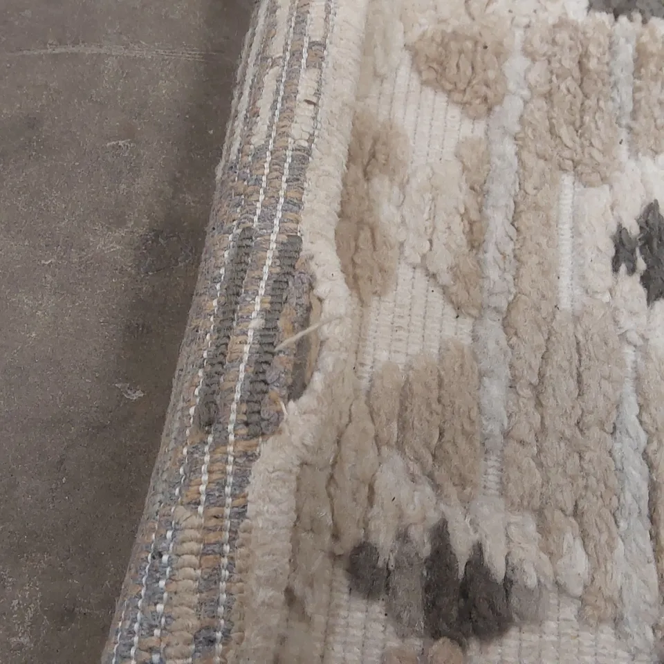 QUALITY DESIGNER AREA RUG - APPROXIMATELY 235 x 60cm