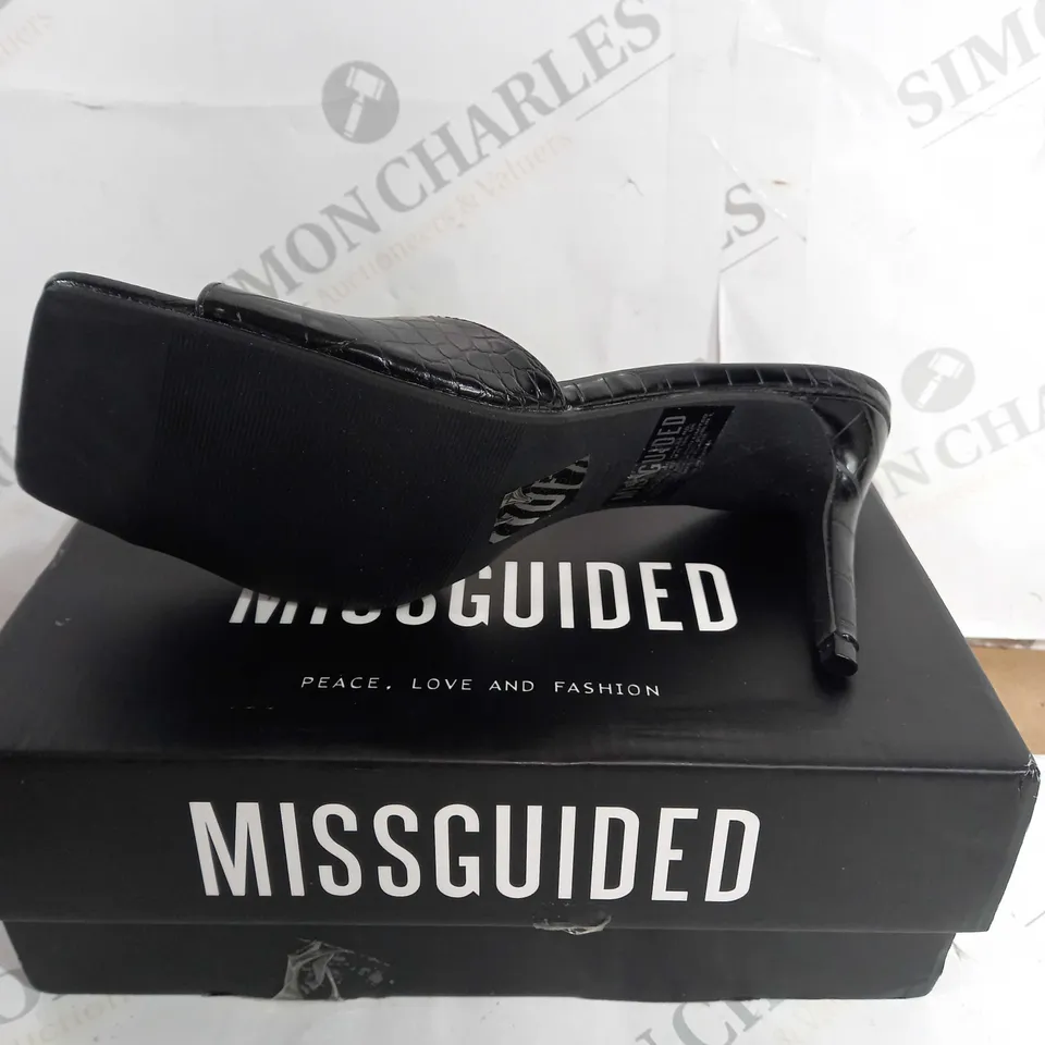 BOXED MISSGUIDED SQUARE TOE LOW HEEL TEXTUREED SHOES, BLACK - SIZE 7