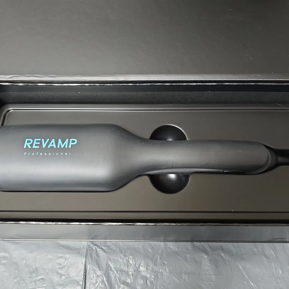 BOXED REVAMP PROGLOSS 2 IN 1 BEACH AND VOLUME WAVER WV-3000