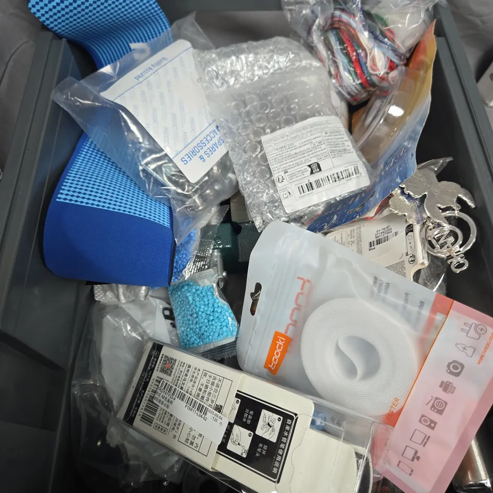 APPROXIMATELY 15 ASSORTED HOUSEHOLD ITEMS TO INCLUDE RAFFLE TICKETS, PADLOCK AND ELECTRONIC SCALE