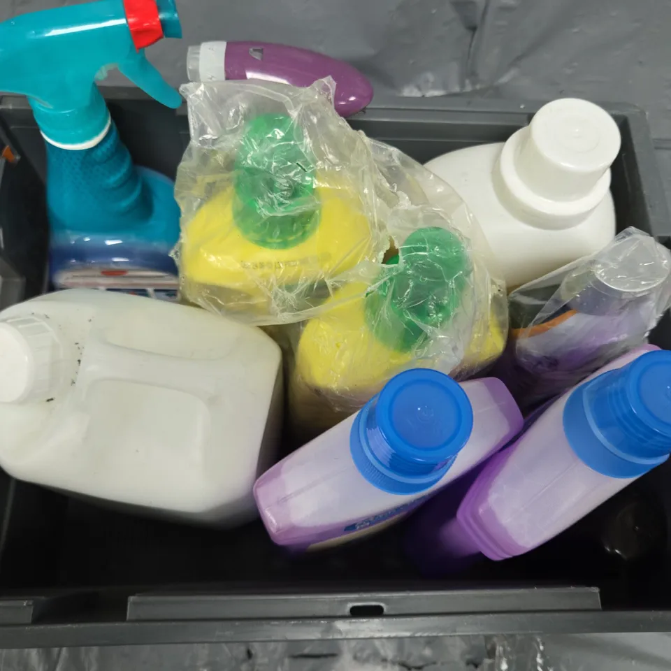 APPROXIMATELY 9 ASSORTED LIQUIDS TO INCLUDE RZ SUMMER SPRAY REFILL, SIMPLE SOLUTION EXTREME STAIN & ODOUR REMOVER, HOB POWER CREAM, ETC - COLLECTION ONLY