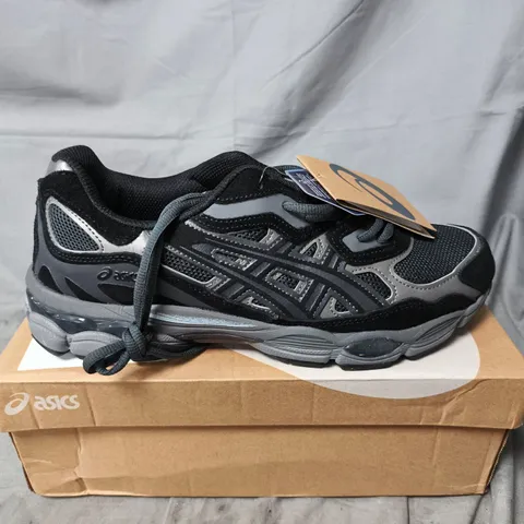BOXED PAIR OF ASICS GEL NYC TRAINERS IN GREY/BLACK - UK 10