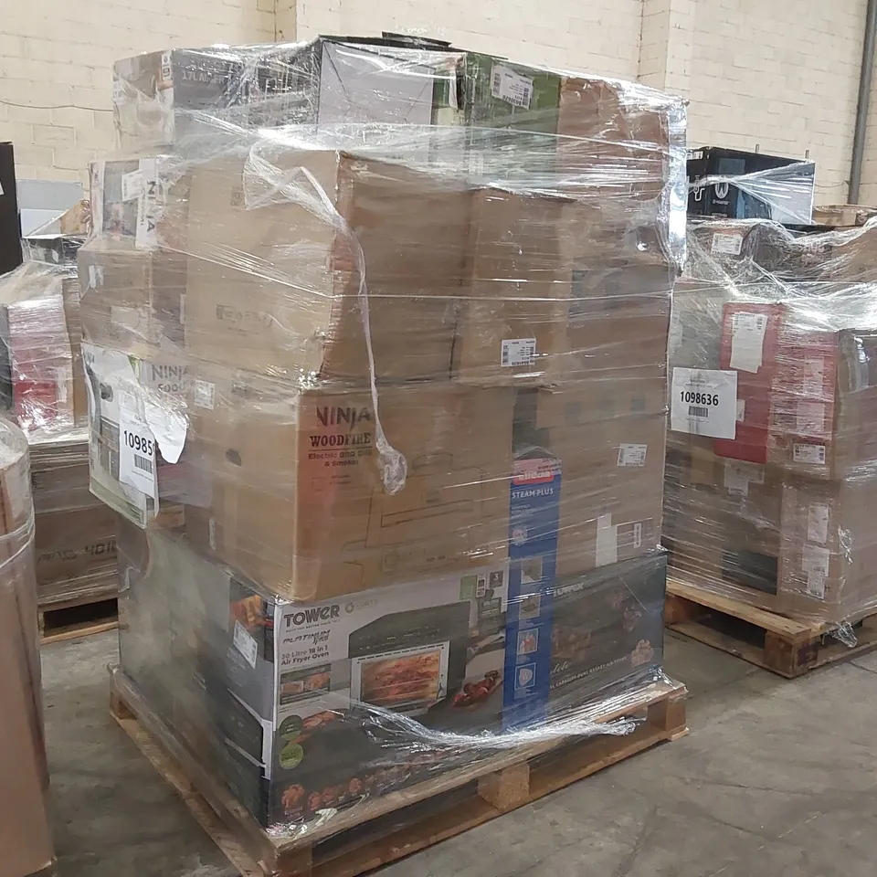 PALLET OF APPROXIMATELY 25 UNPROCESSED RAW RETURN HOUSEHOLD AND ELECTRICAL GOODS TO INCLUDE;