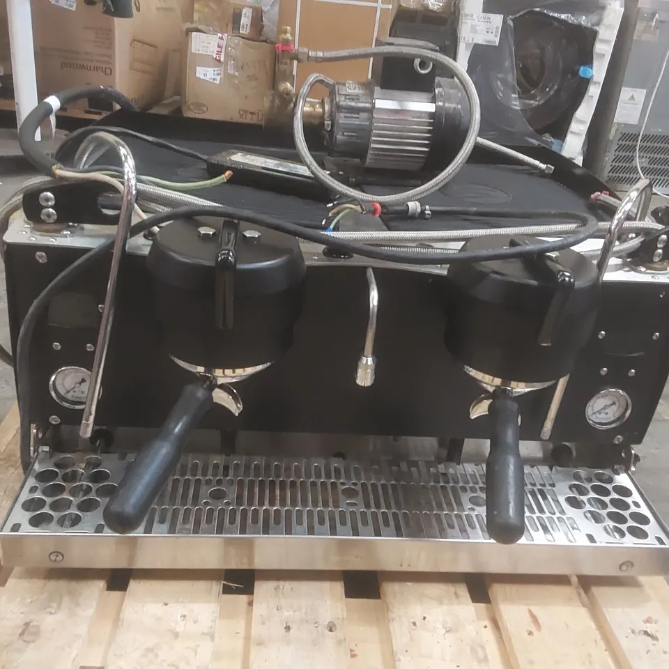 SYNESSO S200 COMMERCIAL 2 GROUP COFFEE MACHINE