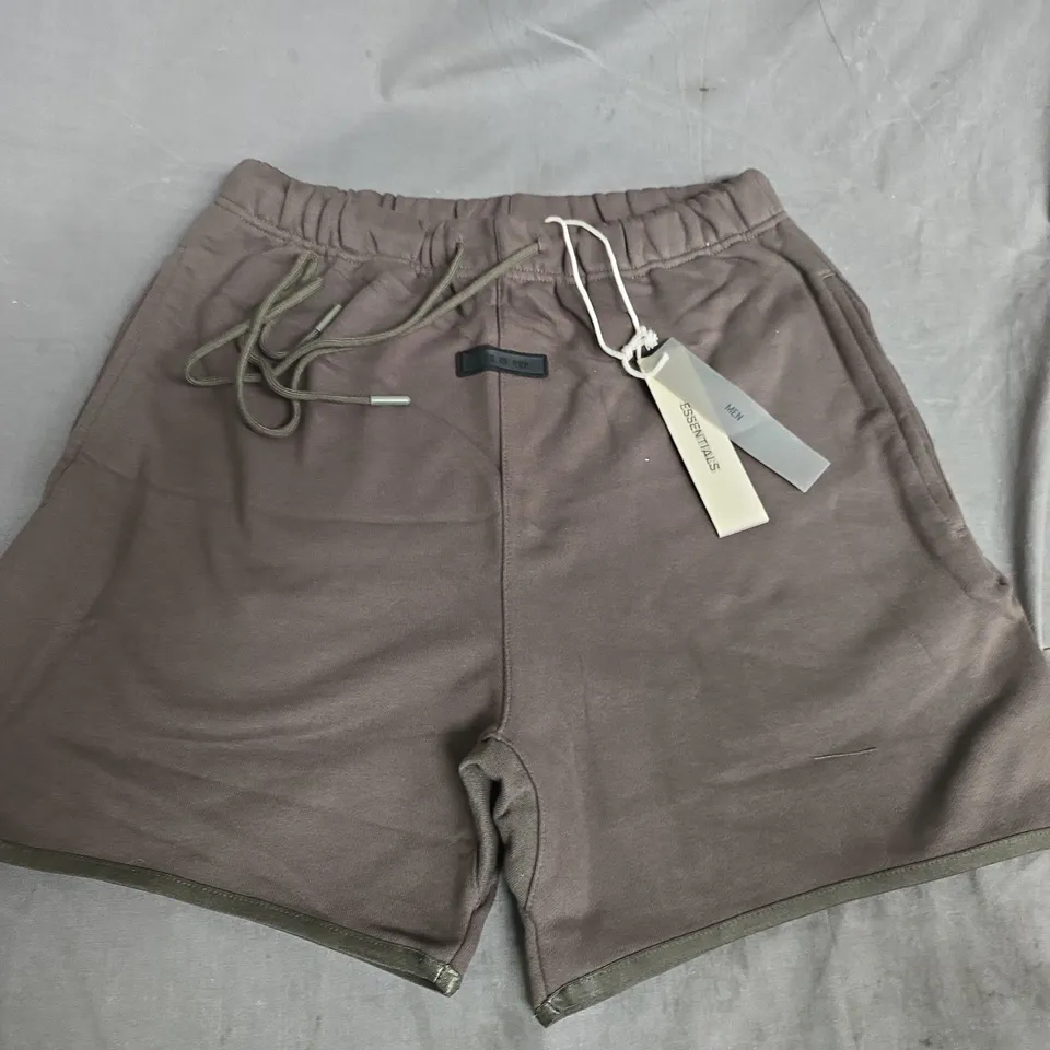 ESSENTIALS FEAR OF GOD GREEN SHORTS - L